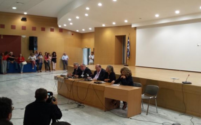 ΠΑΡΟΝΤΕΣ ΣΤΗΝ ΠΑΡΑΔΟΣΗ-ΠΑΡΑΛΑΒΗ ΤΟΥ ΥΠΟΥΡΓΕΙΟΥ ΠΑΙΔΕΙΑΣ Ο ΠΡΟΕΔΡΟΣ ΚΑΙ Ο ΓΕΝ. ΓΡΑΜΜΑΤΕΑΣ ΤΗΣ ΟΙΕΛΕ