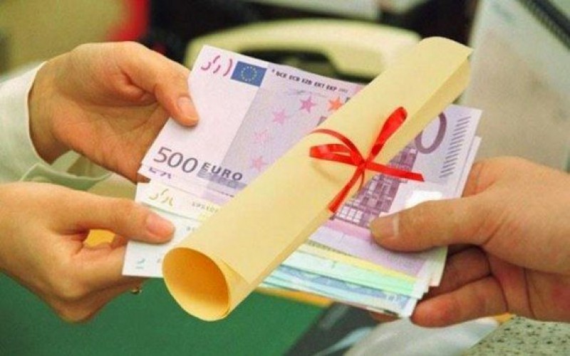 ΟΙ ΕΚΠΡΟΣΩΠΟΙ ΤΩΝ ΣΧΟΛΑΡΧΩΝ, ΔΕΚΑΕΤΙΕΣ ΜΕΤΑ ΤΗΝ ΕΝΑΡΞΗ ΤΟΥ ΦΑΙΝΟΜΕΝΟΥ ΤΩΝ ΠΑΡΑΝΟΜΩΝ ΤΙΤΛΩΝ, ΘΥΜΗΘΗΚΑΝ ΝΑ ΖΗΤΗΣΟΥΝ «ΠΑΡΑΔΕΙΓΜΑΤΙΚΕΣ ΤΙΜΩΡΙΕΣ» ΓΙΑ ΤΑ ΜΕΧΡΙ ΠΡΟΤΙΝΟΣ ΜΕΛΗ ΤΟΥΣ, ΤΑ ΟΠΟΙΑ ΚΑΙ ΠΡΟΣΤΑΤΕΥΑΝ!!