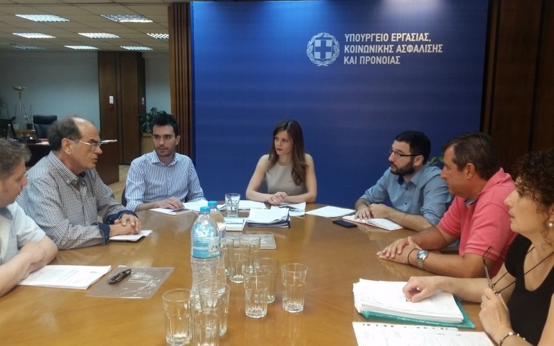 ΟΛΟΚΛΗΡΩΘΗΚΕ ΣΕ ΕΞΑΙΡΕΤΙΚΟ ΚΛΙΜΑ Η ΣΥΝΑΝΤΗΣΗ ΤΟΥ ΠΡΟΕΔΡΕΙΟΥ ΤΗΣ ΟΙΕΛΕ ΚΑΙ ΕΚΠΡΟΣΩΠΩΝ ΤΩΝ ΠΡΩΤΟΒΑΘΜΙΩΝ ΣΩΜΑΤΕΙΩΝ ΤΗΣ ΟΜΟΣΠΟΝΔΙΑΣ ΜΕ ΤΗΝ ΥΠΟΥΡΓΟ ΕΡΓΑΣΙΑΣ – ΑΜΕΣΑ ΕΝΤΕΙΝΟΝΤΑΙ ΟΙ ΕΛΕΓΧΟΙ ΣΤΑ ΙΔΙΩΤΙΚΑ ΣΧΟΛΕΙΑ ΓΙΑ ΝΑ ΚΑΤΑΠΟΛΕΜΗΘΕΙ Η ΑΝΟΜΙΑ