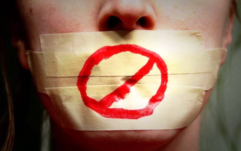 ΔΙΚΑΖΕΤΑΙ ΑΥΡΙΟ Η ΟΙΕΛΕ ΚΑΙ ΕΥΡΥΤΕΡΑ Η ΣΥΝΔΙΚΑΛΙΣΤΙΚΗ ΔΡΑΣΤΗΡΙΟΤΗΤΑ ΜΕΤΑ ΑΠΟ ΣΤΟΧΕΥΜΕΝΗ ΜΗΝΥΤΗΡΙΑ ΑΝΑΦΟΡΑ ΤΗΣ ΕΛΛΗΝΟΑΜΕΡΙΚΑΝΙΚΗΣ ΕΝΩΣΗΣ
