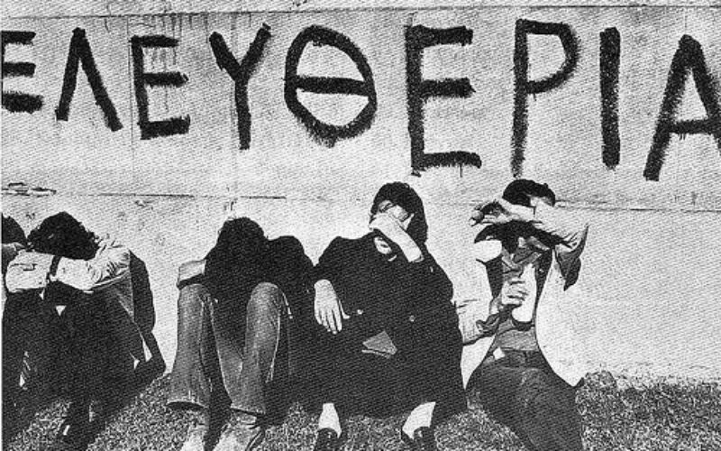 ΟΙΕΛΕ ΠΡΟΣ ΥΠΟΥΡΓΟ ΠΑΙΔΕΙΑΣ: ΠΑΤΑΞΤΕ ΟΣΟΥΣ ΠΑΡΑΧΑΡΑΣΣΟΥΝ ΤΗΝ ΙΣΤΟΡΙΑ, ΥΠΟΒΑΘΜΙΖΟΥΝ ΚΑΙ ΑΠΑΓΟΡΕΥΟΥΝ ΤΙΣ ΕΚΔΗΛΩΣΕΙΣ ΤΟΥ ΠΟΛΥΤΕΧΝΕΙΟΥ ΣΤΑ ΣΧΟΛΕΙΑ ΚΑΙ ΑΠΟΘΕΩΝΟΝΤΑΙ ΑΠΟ ΤΗ ΧΡΥΣΗ ΑΥΓΗ