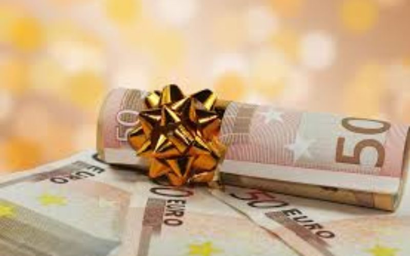 ΥΠΟΜΝΗΜΑ ΤΗΣ ΝΟΜΙΚΗΣ ΣΥΜΒΟΥΛΟΥ ΤΗΣ ΟΙΕΛΕ ΚΑΤΙΑΣ ΛΑΪΝΑ ΓΙΑ ΤΗ ΔΙΕΚΔΙΚΗΣΗ ΤΩΝ ΔΩΡΩΝ ΧΡΙΣΤΟΥΓΕΝΝΩΝ-ΠΑΣΧΑ ΚΑΙ ΤΟΥ ΕΠΙΔΟΜΑΤΟΣ ΑΔΕΙΑΣ