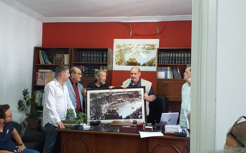 ΠΡΩΗΝ ΠΡΟΕΔΡΟΙ, ΙΣΤΟΡΙΚΑ ΣΤΕΛΕΧΗ ΤΗΣ ΟΜΟΣΠΟΝΔΙΑΣ ΚΑΙ ΠΛΗΘΟΣ ΕΚΠΑΙΔΕΥΤΙΚΩΝ ΠΑΡΑΒΡΕΘΗΚΑΝ ΣΤΗ ΣΗΜΕΡΙΝΗ ΠΑΡΟΥΣΙΑ ΤΟΥ ΝΙΚΟΥ ΦΙΛΗ (ΥΠ. ΒΟΥΛΕΥΤΗΣ ΣΥΡΙΖΑ Α’ ΑΘΗΝΑΣ) ΣΤΑ ΓΡΑΦΕΙΑ ΜΑΣ ΣΕ ΜΙΑ ΕΝΔΙΑΦΕΡΟΥΣΑ ΑΝΤΑΛΛΑΓΗ ΑΠΟΨΕΩΝ