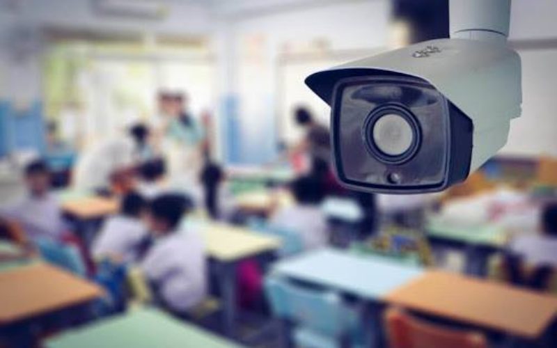 ΟΧΙ ΣΤΗΝ ΑΠΕΥΘΕΙΑΣ ΜΕΤΑΔΟΣΗ ΜΑΘΗΜΑΤΩΝ ΑΠΟ ΤΑ ΙΔΙΩΤΙΚΑ ΣΧΟΛΕΙΑ! ΞΕΚΙΝΟΥΝ ΠΑΡΕΜΒΑΣΕΙΣ ΤΗΣ ΟΙΕΛΕ ΓΙΑ ΤΙΣ ΠΑΡΑΝΟΜΕΣ ΠΡΑΚΤΙΚΕΣ ΠΑΡΑΚΟΛΟΥΘΗΣΗΣ ΕΚΠΑΙΔΕΥΤΙΚΩΝ ΚΑΙ ΜΑΘΗΤΩΝ