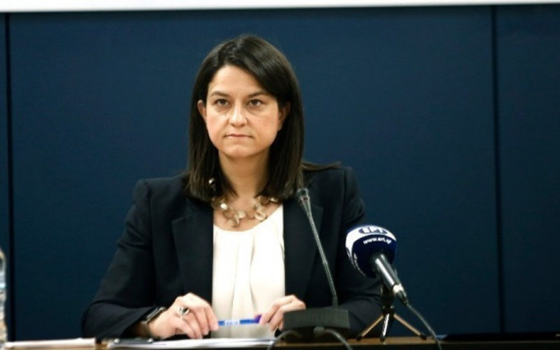 Πλήρης η πολιτική απαξίωση και η κοινωνική απομόνωση της Υπουργού Παιδείας για το κατάπτυστο νομοσχέδιο για την ιδιωτική εκπαίδευση. Μόνοι της σύμμαχοι οι σχολάρχες και κάποιος σύλλογος χειροκροτητών