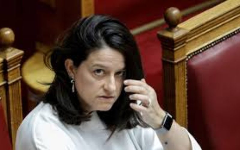 Μικροκομματικά τερτίπια και διασπαστικοί τακτικισμοί: Έτσι αντιλαμβάνεται το διάλογο η Υπουργός Παιδείας…