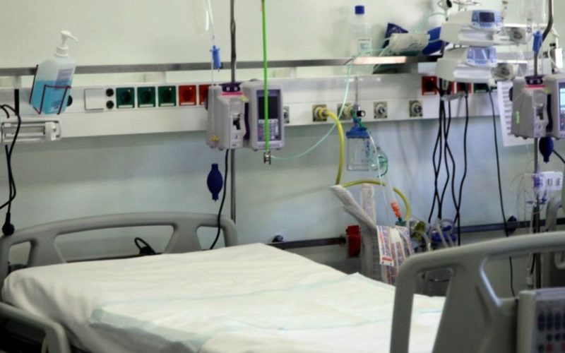 Αγωνιώδης κραυγή του νοσηλευόμενου συναδέλφου Μιχάλη Νικηφορίδη, μέλους του ΔΣ της ΟΙΕΛΕ, που ανήκει σε ευπαθή ομάδα: «Το Υπουργείο μας εγκατέλειψε, κάθε μέρα παίζουμε τη ζωή μας κορώνα-γράμματα»