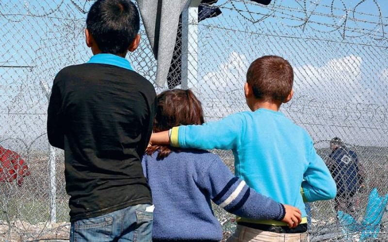 Σοβαρότατη καταγγελία: Ιδιωτικοί εκπαιδευτικοί πιέζονται εμμέσως από μεγάλα ιδιωτικά σχολεία να παράσχουν «εθελοντικά» τις υπηρεσίες τους σε αμφιλεγόμενες ΜΚΟ για καλοπληρωμένα προγράμματα που αφορούν ασυνόδευτα προσφυγόπουλα