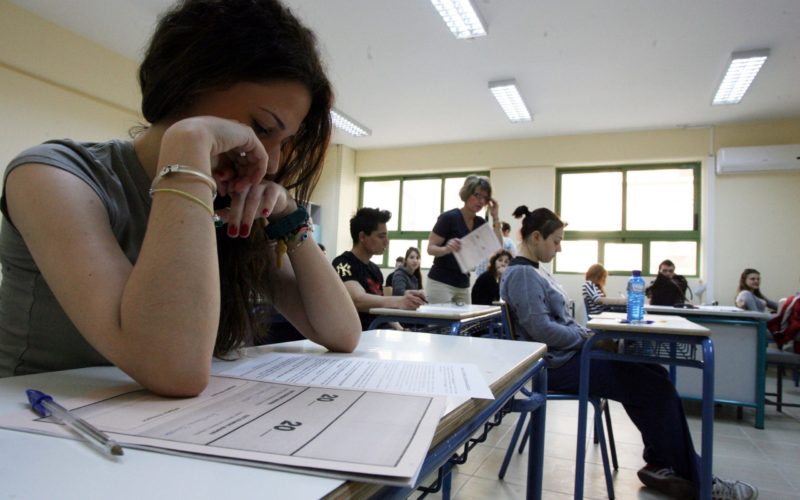 Κλαδικό Ινστιτούτο ΟΙΕΛΕ: Η ολοκλήρωση της βασικής φάσης των Πανελλαδικών Εξετάσεων απέδειξε, για μια ακόμη φορά, την ανορθολογικότητα και την ανεπάρκεια ενός θεσμού που δεν έχει καμιά σχέση με τις σύγχρονες εκπαιδευτικές ανάγκες