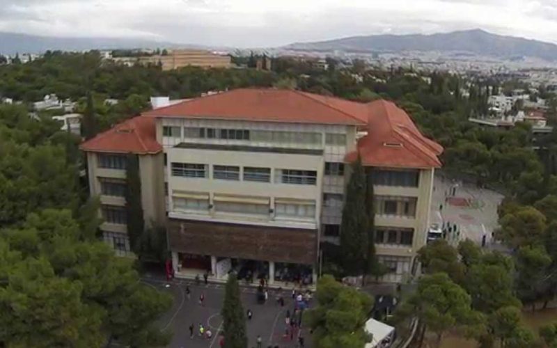 Υπάρχουν ιδιωτικά σχολεία που δίδουν κίνητρα και άλλα που αρνούνται να αντιμετωπίσουν σοβαρά το φαινόμενο του Big Quit. Ισχυρή οικονομική στήριξη στους εκπαιδευτικούς της Σχολής Μωραΐτη μετά από διάλογο με το σωματείο των εκπαιδευτικών